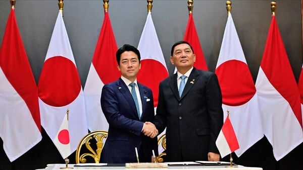印尼国防部长夏弗里与日本防卫大臣小泉进次郎 - 俄罗斯卫星通讯社