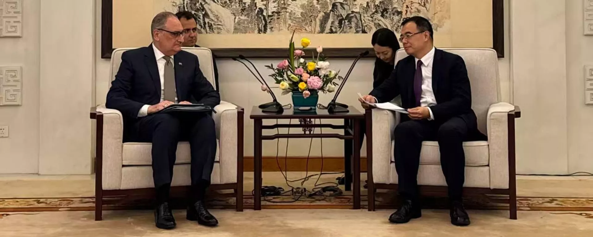 中国外交部部长助理刘彬会见俄罗斯驻华大使莫尔古洛夫 - 俄罗斯卫星通讯社, 1920, 11.05.2026