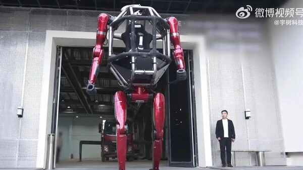中國宇樹科技推出全球首款量產版載人機甲 - 俄羅斯衛星通訊社