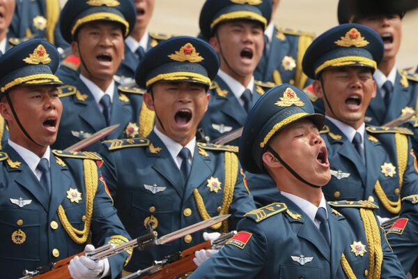 2026年5月14日，美國總統唐納德·特朗普與中國國家主席習近平共同出席歡迎儀式，軍人高聲歡呼。 - 俄羅斯衛星通訊社
