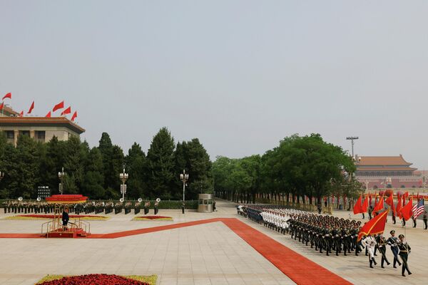 2026年5月14日，中國國家主席習近平在人民大會堂為美國總統唐納德·特朗普舉行歡迎儀式，儀仗隊隊員列隊行進。 - 俄羅斯衛星通訊社
