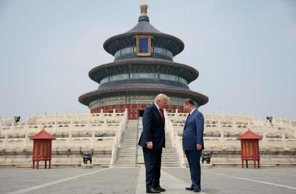 5月14日，美国总统特朗普与中国国家主席习近平在北京天坛共同参观时并肩而立。 - 俄罗斯卫星通讯社