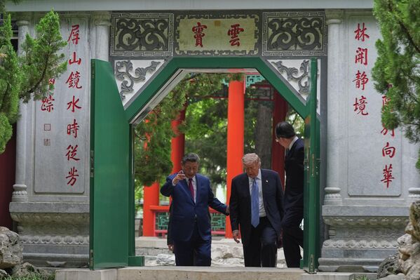 5月15日，北京，美国总统特朗普与中国国家主席习近平在中南海散步。 - 俄罗斯卫星通讯社