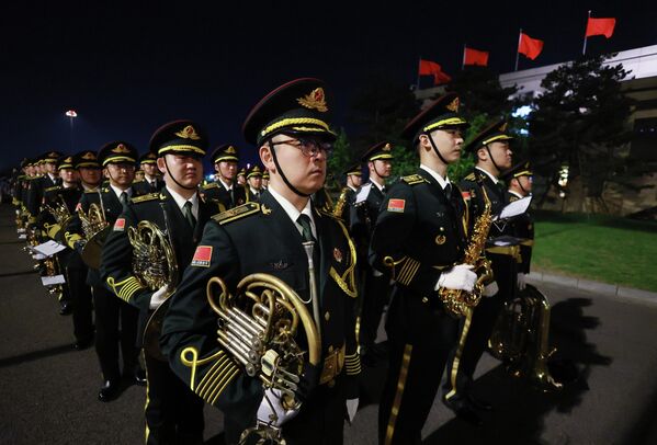 中國儀仗隊列隊完畢，準備迎接抵達北京的俄羅斯總統弗拉基米爾·普京。 - 俄羅斯衛星通訊社