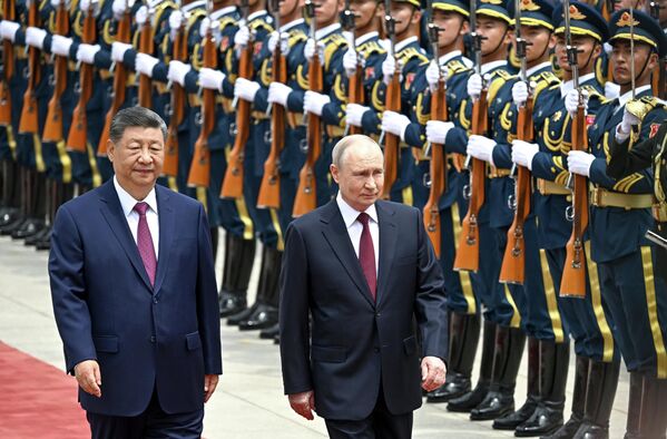 5月20日，普京在习近平陪同下检阅中国人民解放军三军仪仗队。 - 俄罗斯卫星通讯社