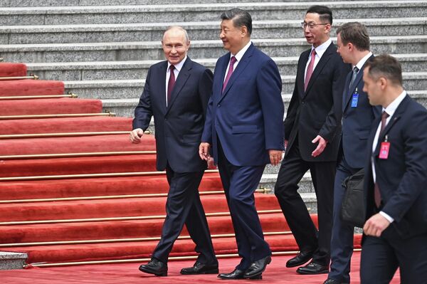 5月20日，俄罗斯总统普京与中国国家主席习近平（左二）在北京会晤期间。 - 俄罗斯卫星通讯社