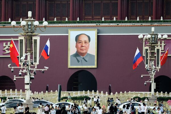 5月19日，俄罗斯总统普京访华前夕，天安门城楼旁飘扬着俄中两国国旗。 - 俄罗斯卫星通讯社
