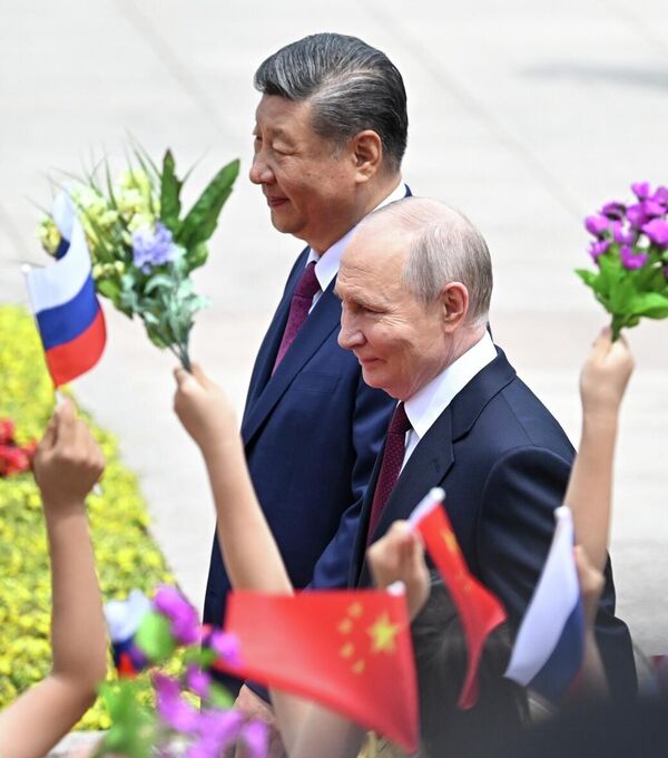 5月20日，俄罗斯总统普京与中国国家主席习近平在欢迎仪式上。 - 俄罗斯卫星通讯社