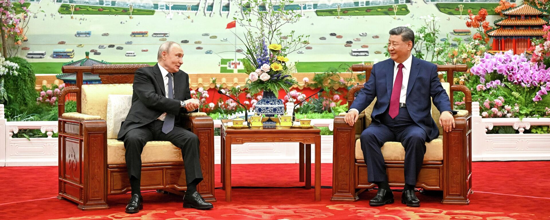 2026年5月20日，俄罗斯总统普京与中国国家主席习近平在北京人民大会堂会晤间隙一同饮茶。 - 俄罗斯卫星通讯社, 1920, 21.05.2026
