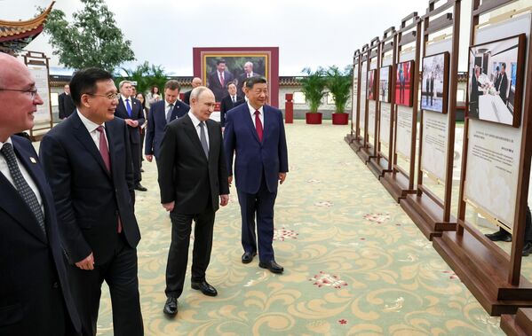 2026年5月20日,俄罗斯总统普京与中国国家主席习近平在北京人民大会堂共同参观塔斯社与新华社联合摄影展。 2026年5月20日,俄罗斯总统普京与中国国家主席习近平在北京人民大会堂共同参观塔斯社与新华社联合摄影展。 - 俄罗斯卫星通讯社
