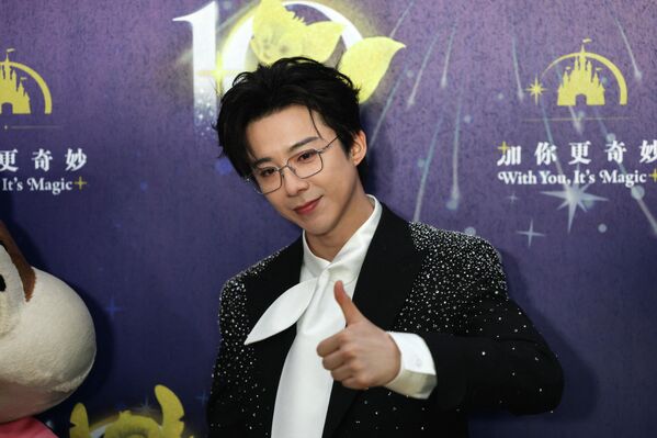 中国歌手刘宇宁亮相上海迪士尼十周年庆典红毯。 - 俄罗斯卫星通讯社
