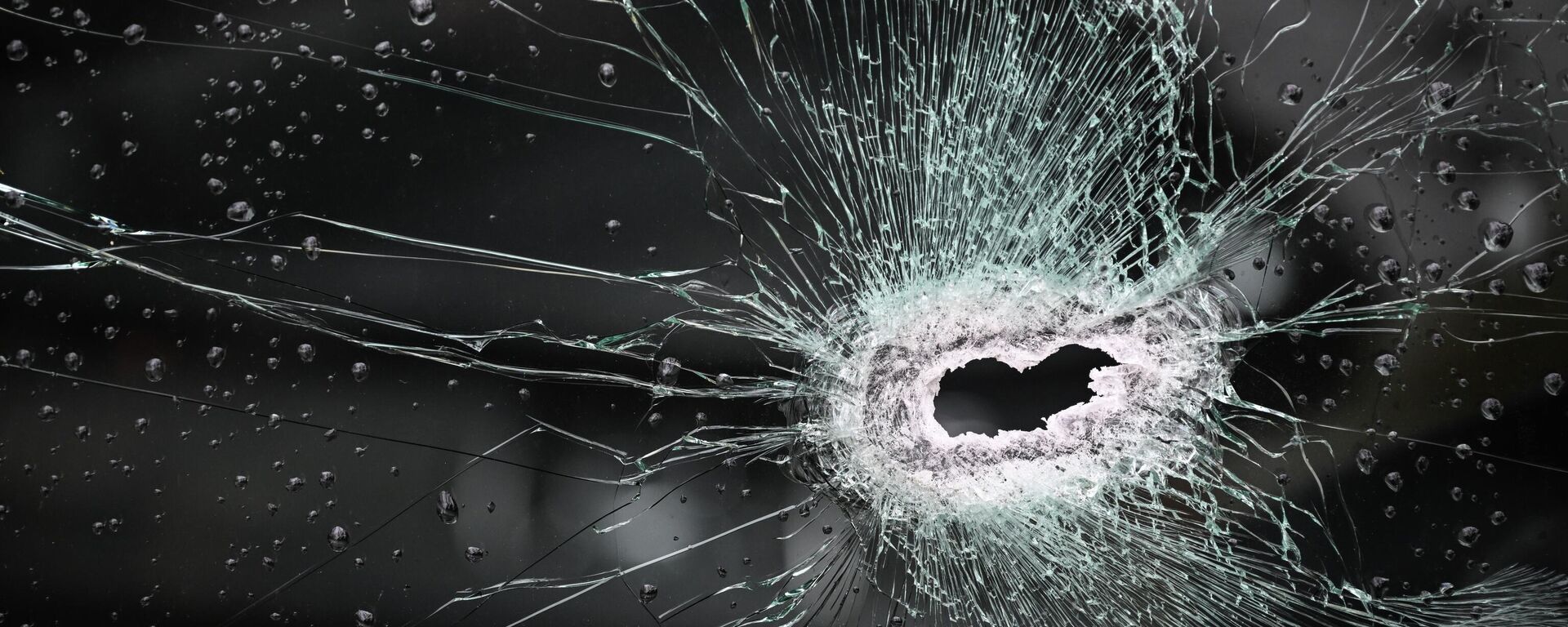 乌军袭击一辆白俄罗斯青年足球运动员大巴车致一人死亡 - 俄罗斯卫星通讯社, 1920, 17.06.2026