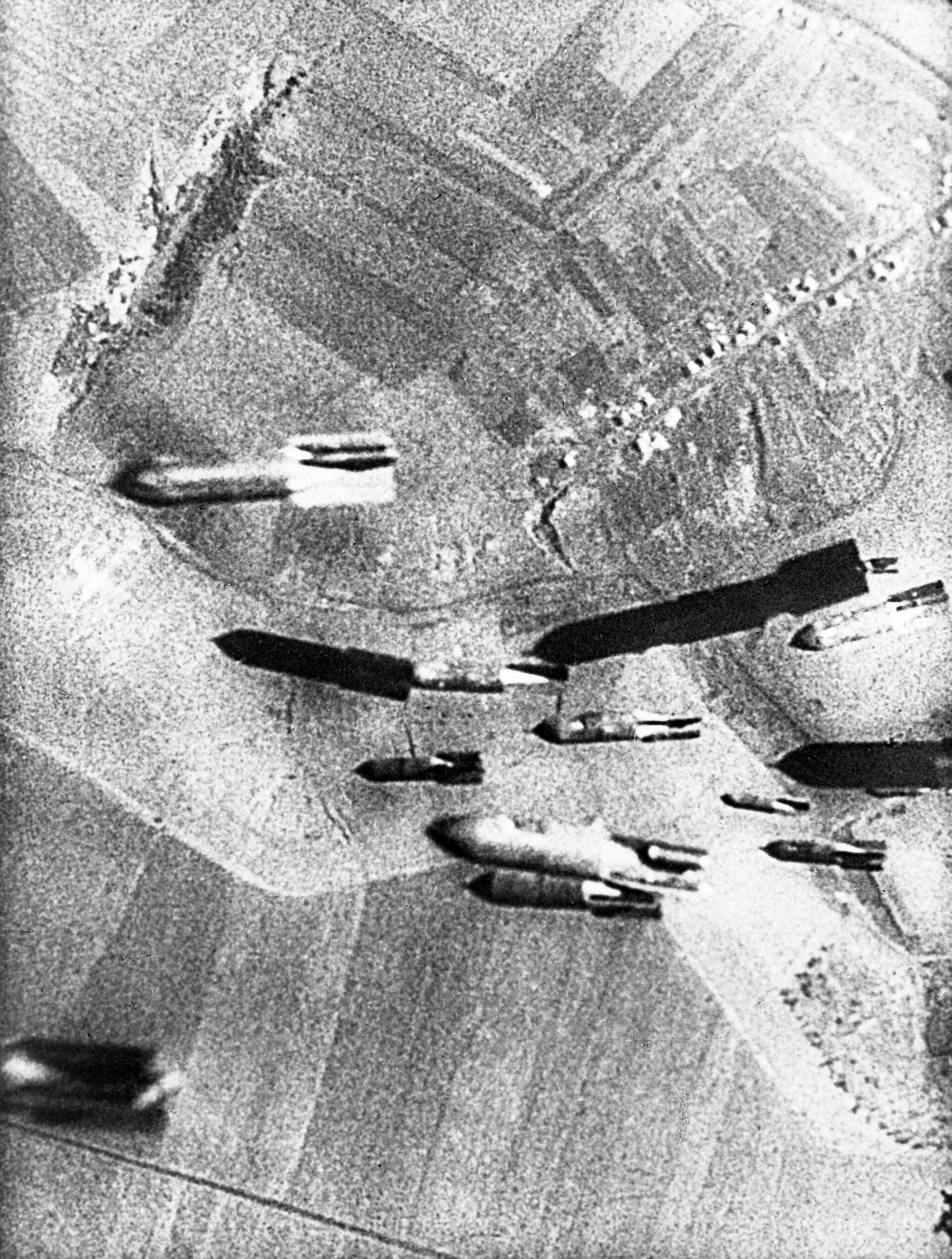 Фашистские авиабомбы падают на советскую землю, 22 июня 1941 года - 俄羅斯衛星通訊社, 1920, 22.06.2026