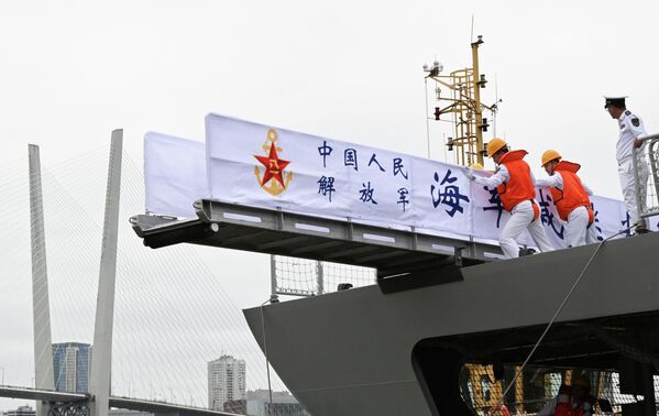 “戚继光”号训练舰在符拉迪沃斯托克港靠泊。 “戚继光”号训练舰在符拉迪沃斯托克港靠泊。 - 俄罗斯卫星通讯社