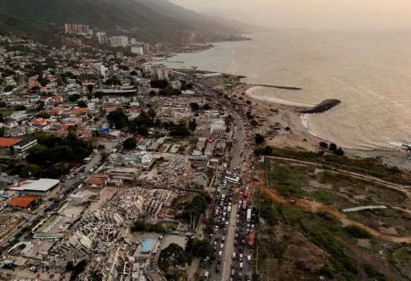 2026年6月26日,委内瑞拉拉瓜伊拉(La Guaira),无人机航拍画面显示地震造成的建筑损毁情况。 2026年6月26日,委内瑞拉拉瓜伊拉(La Guaira),无人机航拍画面显示地震造成的建筑损毁情况。 - 俄罗斯卫星通讯社