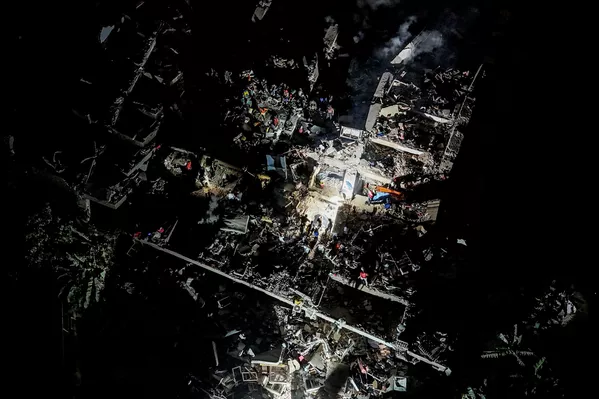 2026年6月26日,星期五,委内瑞拉拉瓜伊拉(La Guaira)地震发生两天后,当地居民与救援人员正在废墟中进行搜救。 2026年6月26日,星期五,委内瑞拉拉瓜伊拉(La Guaira)地震发生两天后,当地居民与救援人员正在废墟中进行搜救。 - 俄罗斯卫星通讯社