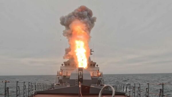 俄太平洋艦隊大型演習：“雷鳴”號發射“口徑”導彈 - 俄羅斯衛星通訊社