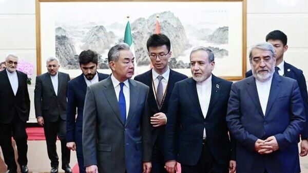 王毅同伊朗外长阿拉格齐会谈 - 俄罗斯卫星通讯社