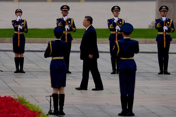 习近平等党和国家领导人出席烈士纪念日向人民英雄敬献花篮仪式 - 俄罗斯卫星通讯社