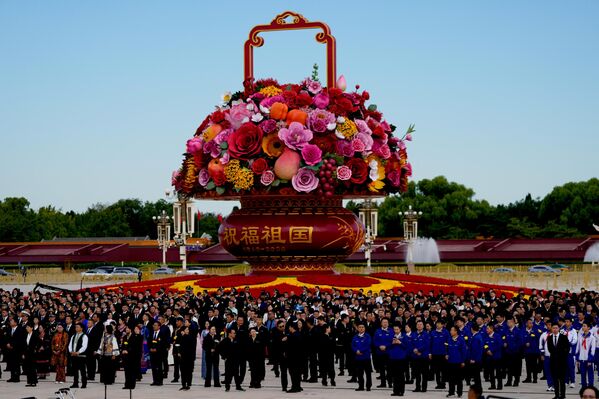 天安门广场上的“祝福祖国”巨型花篮 - 俄罗斯卫星通讯社