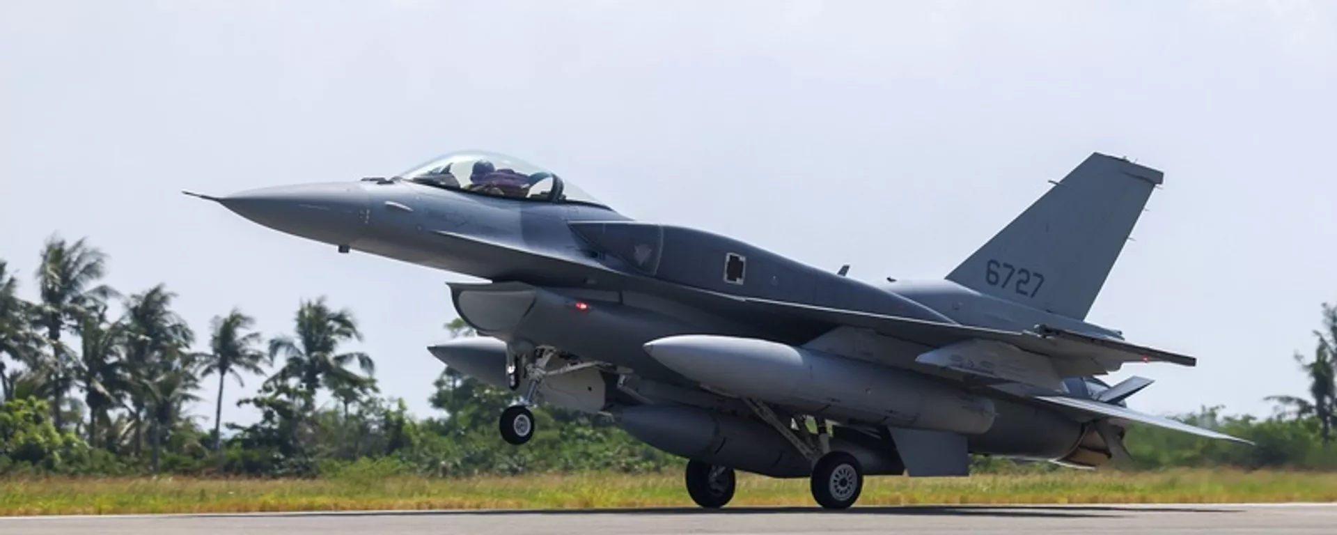 台湾接收两架美国F-16V战斗机，中国外交部：中方坚决反对美对台出售武器的立场一贯明确 - 俄罗斯卫星通讯社, 1920, 07.10.2026