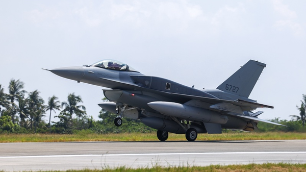 台湾接收两架美国F-16V战斗机，中国外交部：中方坚决反对美对台出售武器的立场一贯明确 - 俄罗斯卫星通讯社