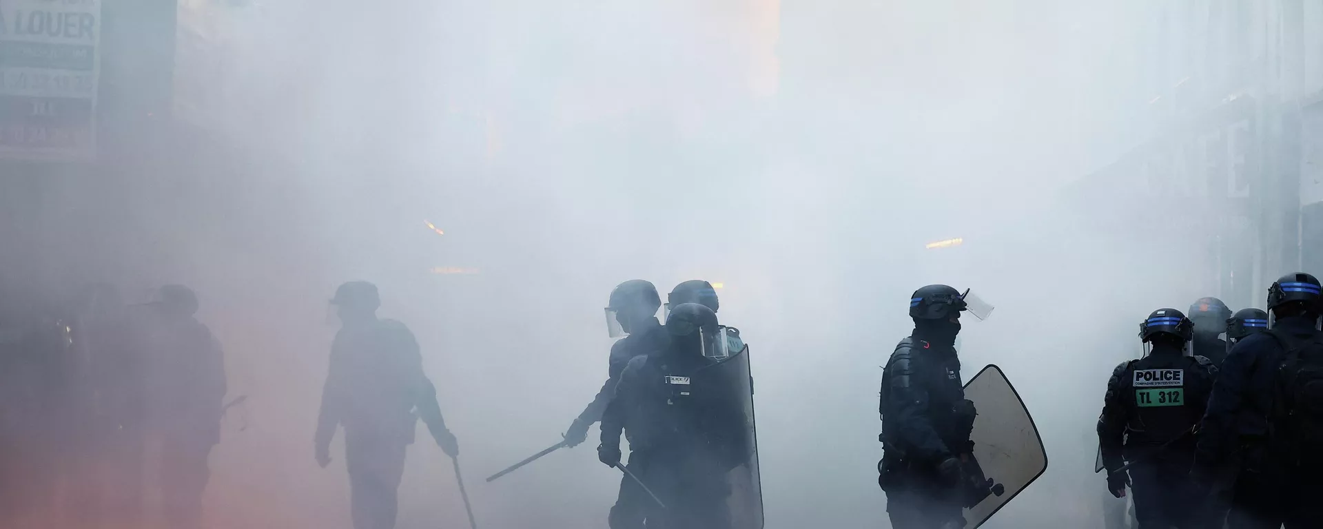 法国街头暴力升级，专家：马克龙国家治理衰败与政治精英改革无能 - 俄罗斯卫星通讯社, 1920, 20.10.2026