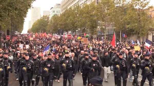 法国部署7万警力应对抗议，巴黎数千人重返街头 - 俄罗斯卫星通讯社