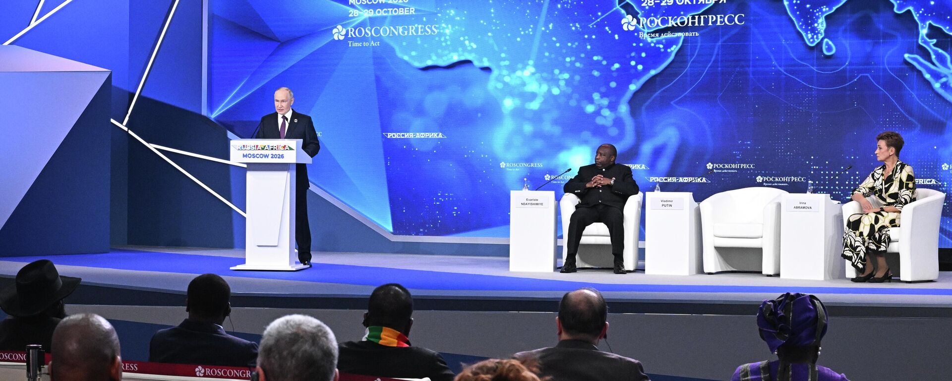 28.10.2026 Президент РФ Владимир Путин выступает на пленарном заседании Экономического гуманитарного форума Россия - Африка в Москве. - 俄羅斯衛星通訊社, 1920, 28.10.2026