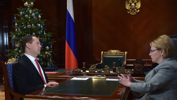 俄罗斯总理德米特里∙梅德韦杰夫和俄卫生部长韦罗尼卡∙斯克沃尔佐娃 - 俄罗斯卫星通讯社