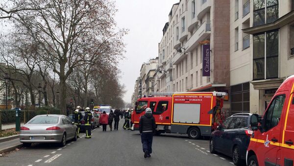 在巴黎附近巡逻中遭枪击的警员殉职 - 俄罗斯卫星通讯社