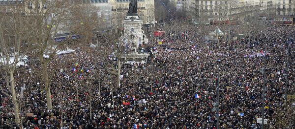 巴黎纪念恐怖袭击遇害者游行正式开始 - 俄罗斯卫星通讯社