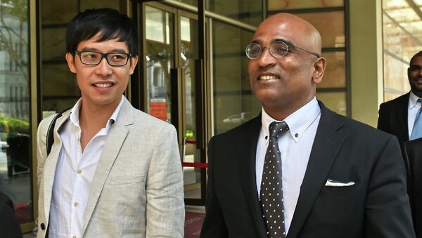 新加坡博客作者鄞義林與他的律師 - 俄羅斯衛星通訊社