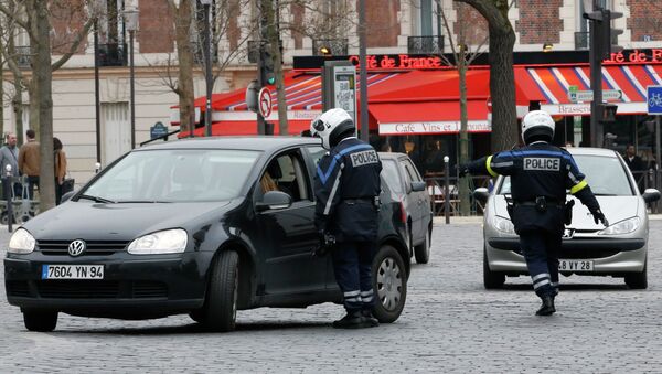 巴黎郊区人质劫持者向警方自首 - 俄罗斯卫星通讯社