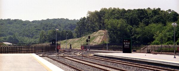 韩国欲建议朝鲜试运行两国间铁路交通 - 俄罗斯卫星通讯社