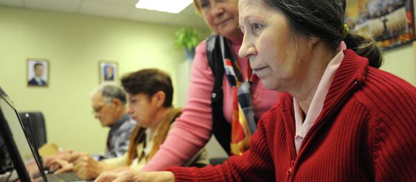 俄总理决定为退休人员提供电脑培训 - 俄罗斯卫星通讯社