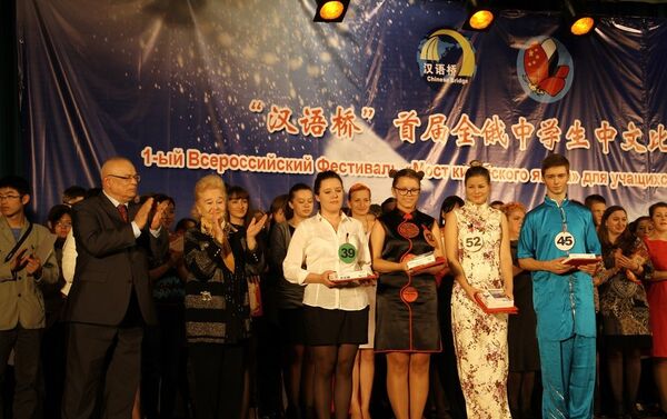 加林娜•庫利科娃祝賀全俄漢語競賽優勝者 - 俄羅斯衛星通訊社