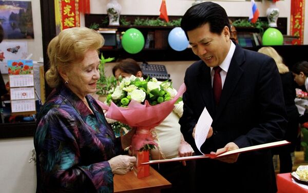 中國駐俄大使李輝祝賀加林娜•庫利科娃80歲壽辰 - 俄羅斯衛星通訊社
