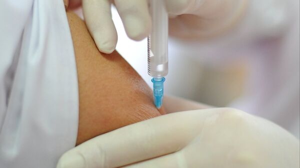 俄消费者权益保护局局长启动全俄流感疫苗接种工作