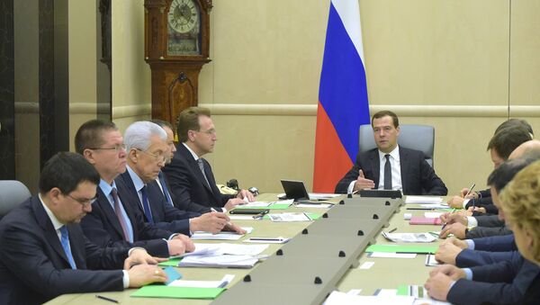 俄聯邦總理梅德韋傑夫：經濟形勢需要做出艱難決定 - 俄羅斯衛星通訊社