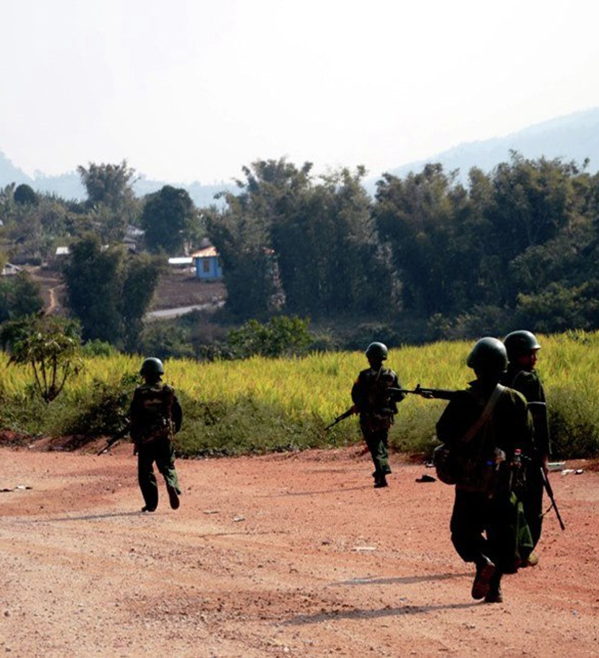 解放军在中缅边境实弹演习 展示维护边防决心_科普中国网