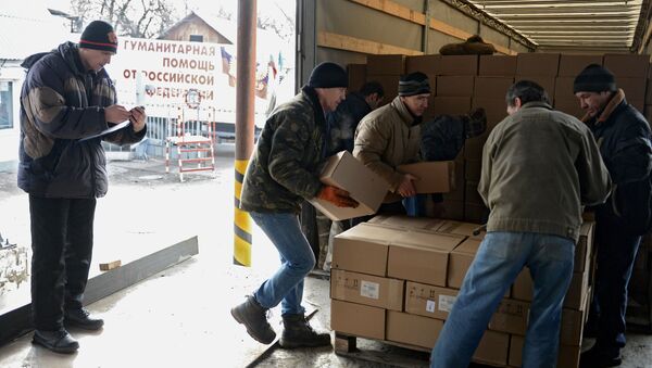 俄罗斯人道援助运抵顿涅茨克  开始卸载 - 俄罗斯卫星通讯社