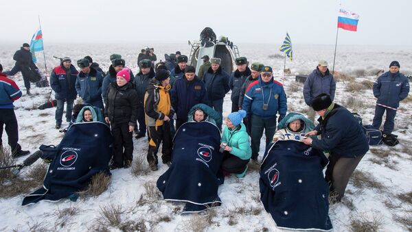 俄聯盟號載三名宇航員在哈薩克斯坦預定區域成功著陸 - 俄羅斯衛星通訊社