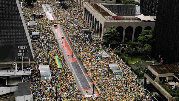 巴西各地愈百万人上街抗议要求弹劾总统 - 俄罗斯卫星通讯社