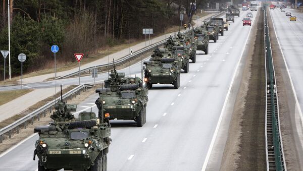 美军行军演习士兵及车队过境拉脱维亚 - 俄罗斯卫星通讯社