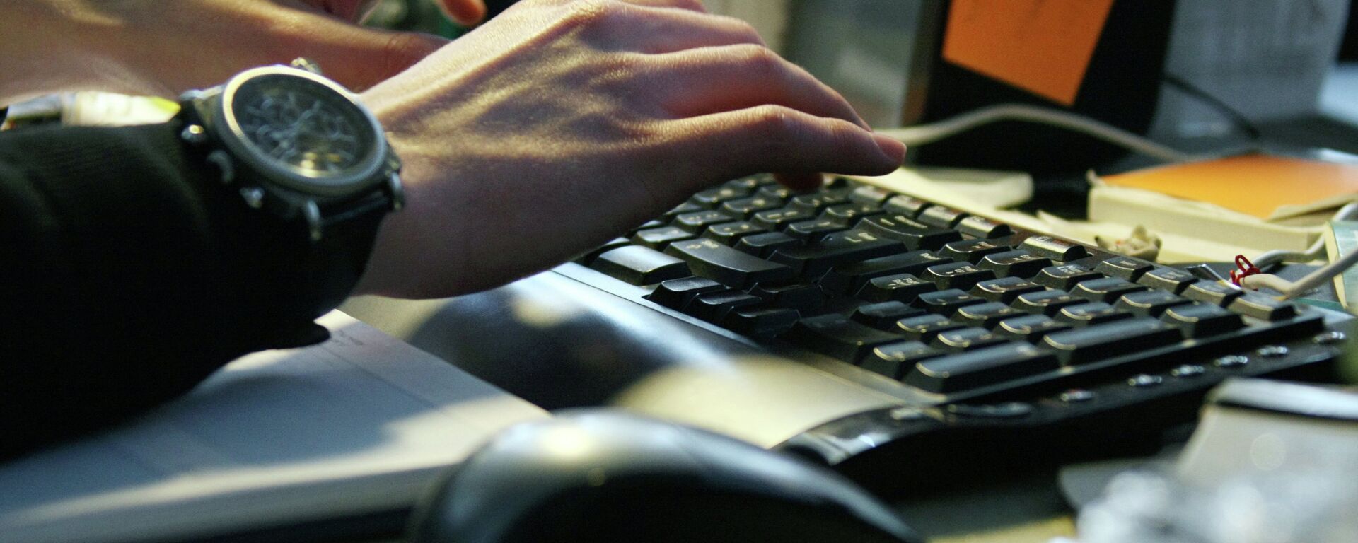 爱泼斯坦案中逾2000份文件涉俄罗斯发件人线索 - 俄罗斯卫星通讯社, 1920, 06.02.2026