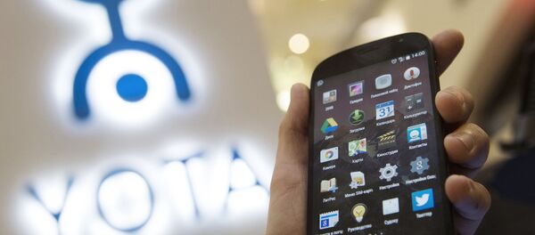 俄代表团向金砖国家峰会与会者赠送YotaPhone手机 - 俄罗斯卫星通讯社