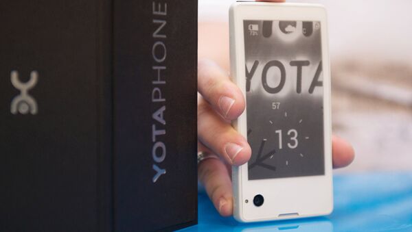 俄媒：俄双屏手机YotaPhone3在华销售额为500万美元 - 俄罗斯卫星通讯社