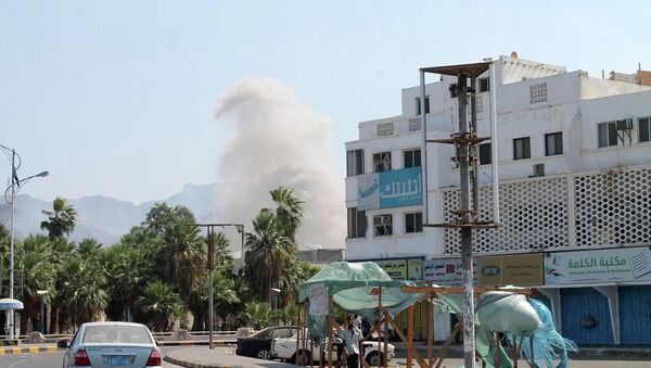 Взрыв произошел у дворца в Адене, где находятся члены правительства Йемена - 俄羅斯衛星通訊社