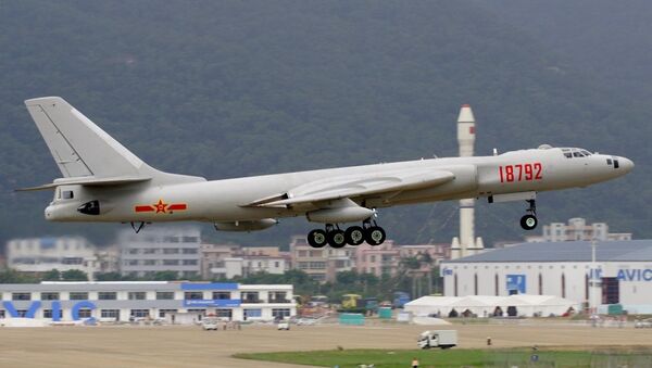 空军近日多架轰炸机和侦察机成体系绕台湾岛巡航 - 俄罗斯卫星通讯社